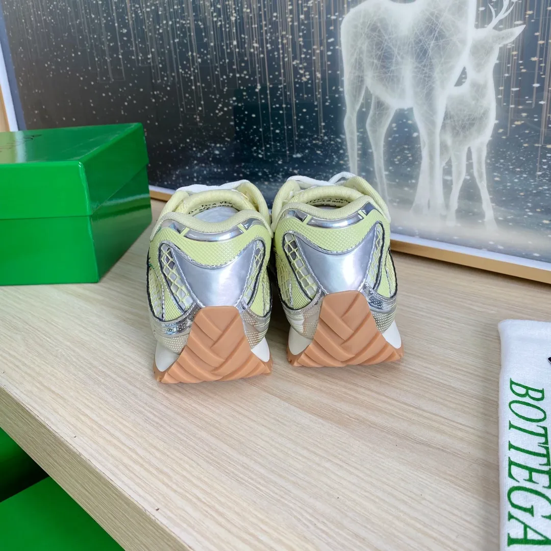 p620🐮🐮High-end version, the original 1:1 couple style new model is on the shelves🔥BV Orbit sneakers Wang Yibo's same style couple's Dad Runner sneakers, made of lightweight technical mesh fabric. Features a geometric patterned rubber outsole. The outsole is made of color-blocked TPU outsole. Size: women’s shoes 35-40, men’s shoes 39-45.